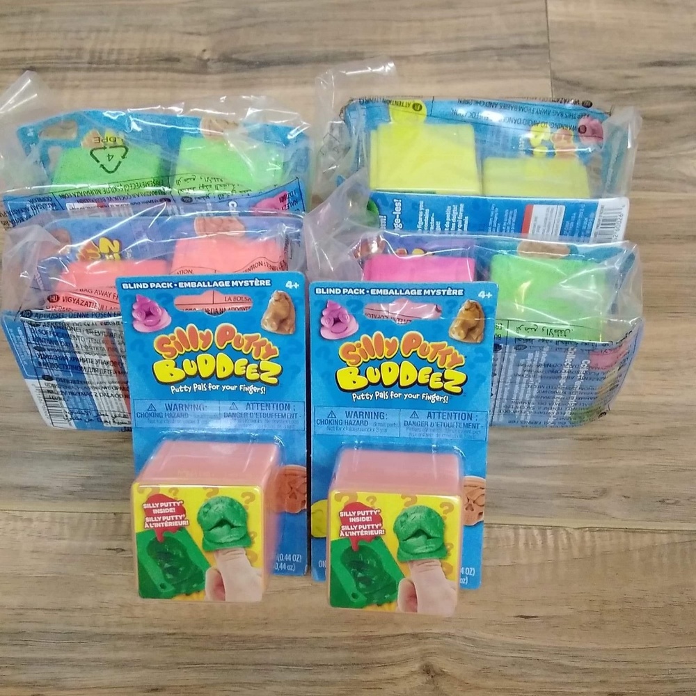 Silly Putty  blind pack of 4(8 putty molds)